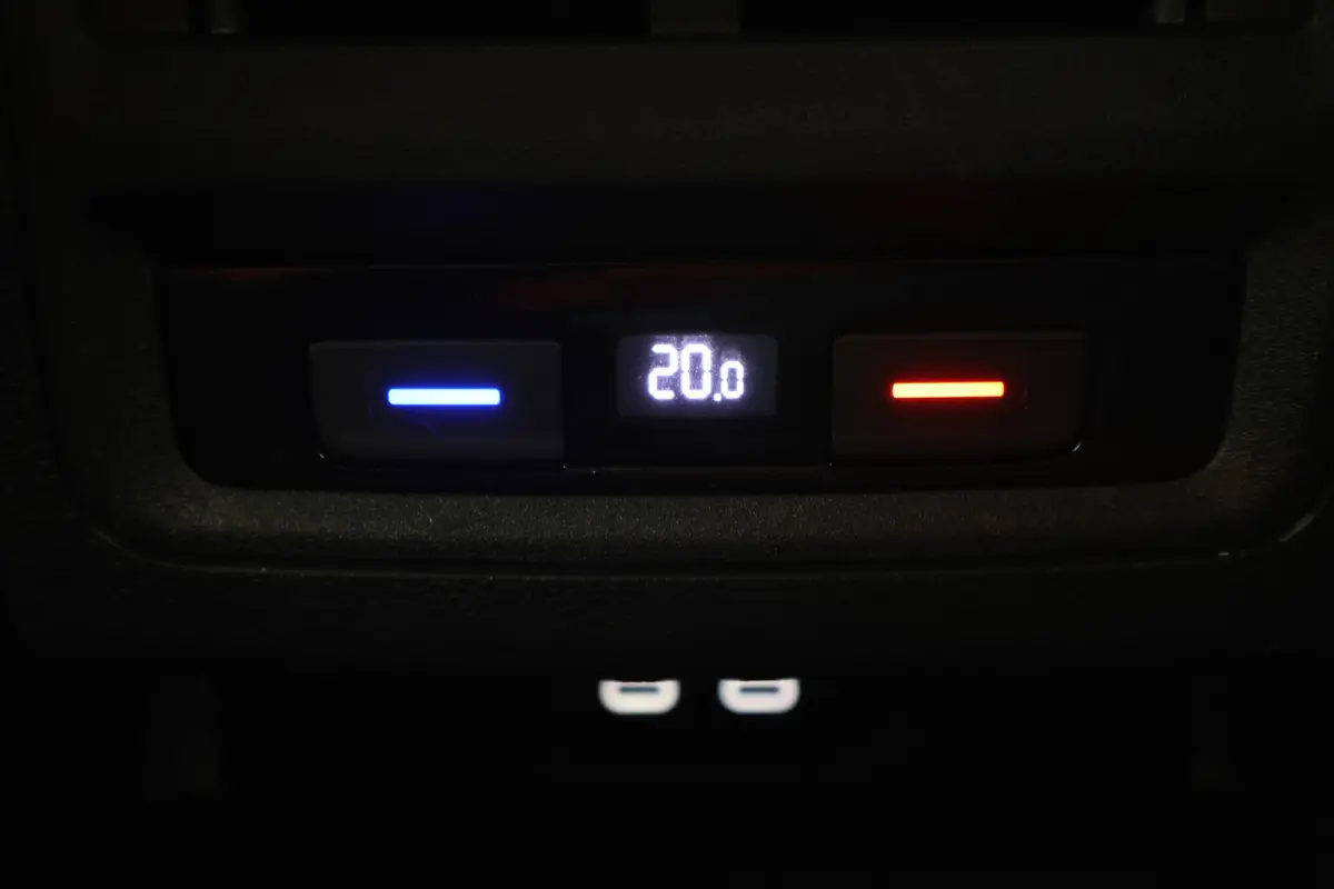 1.5 TSI Style Virtual Cockpit, ACC, Apple CarPlay, IQ-Light, Memory, Keyless, Trekhaak, 17"