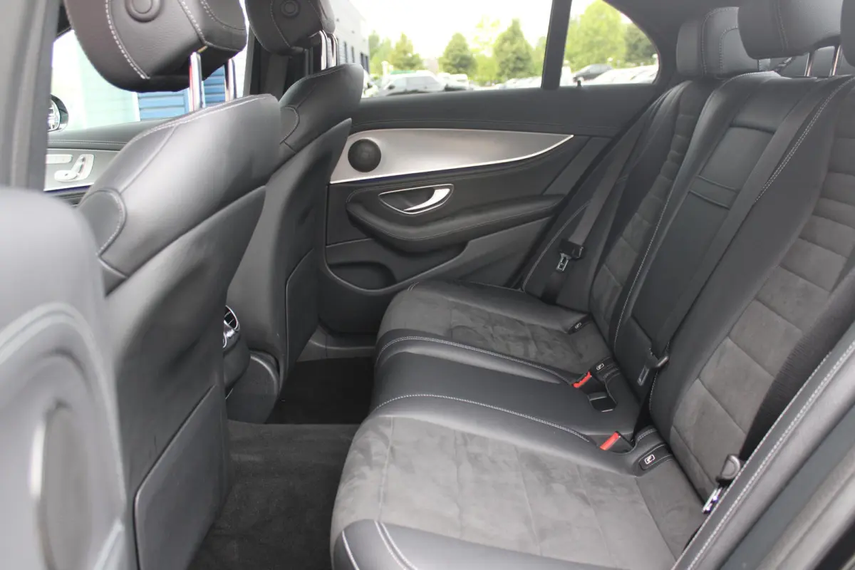 300e 320PK BUSINESS SOLUTION AMG NIGHT EDITION | MULTISPAAKS AMG VELGEN | 360° CAMERA | | TREKHAAK | MULTIBEAM MATRIX LED KOPLAMPEN | LED ACHTERLICHTEN | ELEKTRISCH VERSTELBARE VOORSTOELEN 