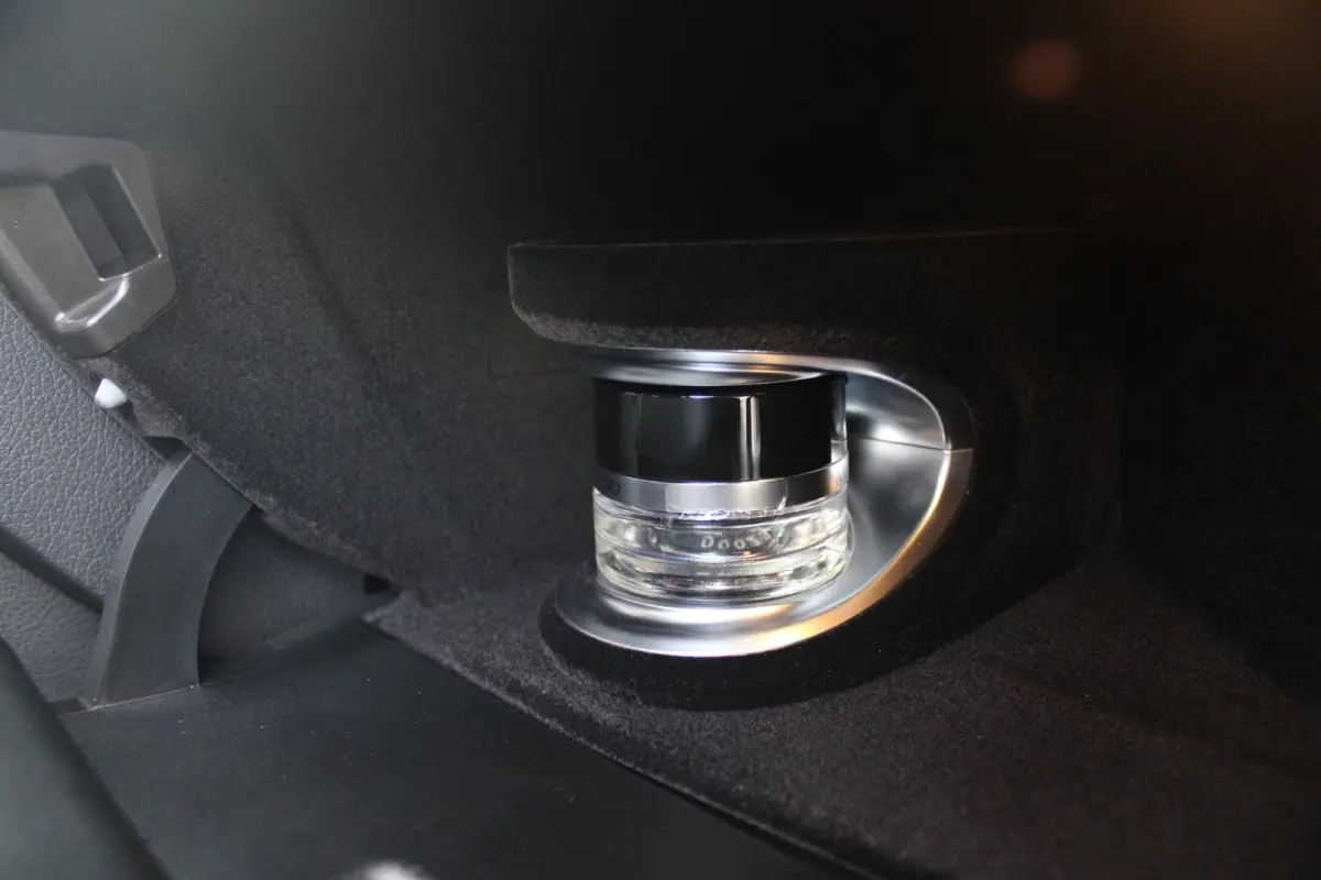 300e 320PK BUSINESS SOLUTION AMG NIGHT EDITION | MULTISPAAKS AMG VELGEN | 360° CAMERA | | TREKHAAK | MULTIBEAM MATRIX LED KOPLAMPEN | LED ACHTERLICHTEN | ELEKTRISCH VERSTELBARE VOORSTOELEN 
