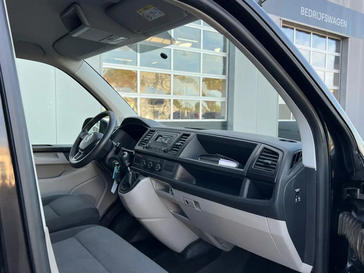 2.0 TDI L2H1 > Trekhaak/Cruise control/17 inch