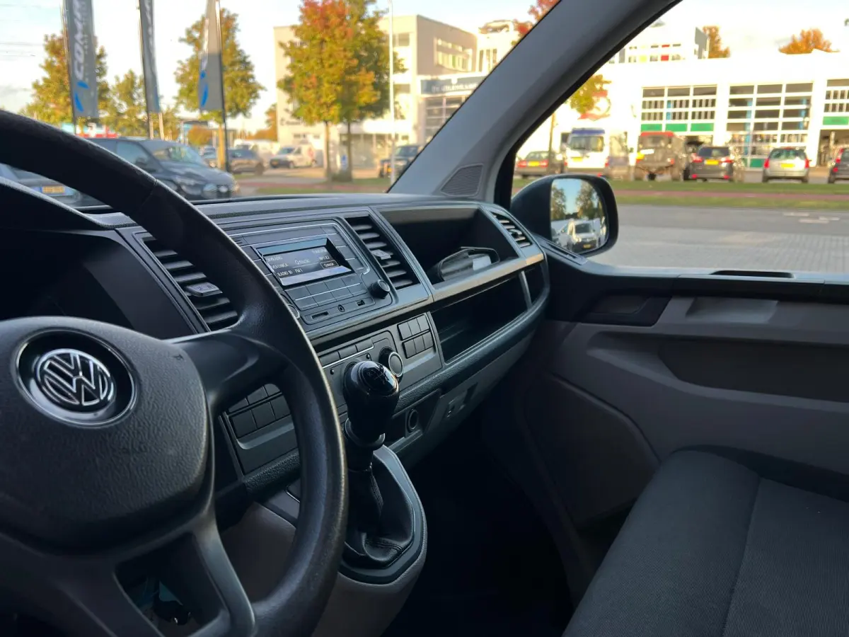 2.0 TDI L2H1 > Trekhaak/Cruise control/17 inch