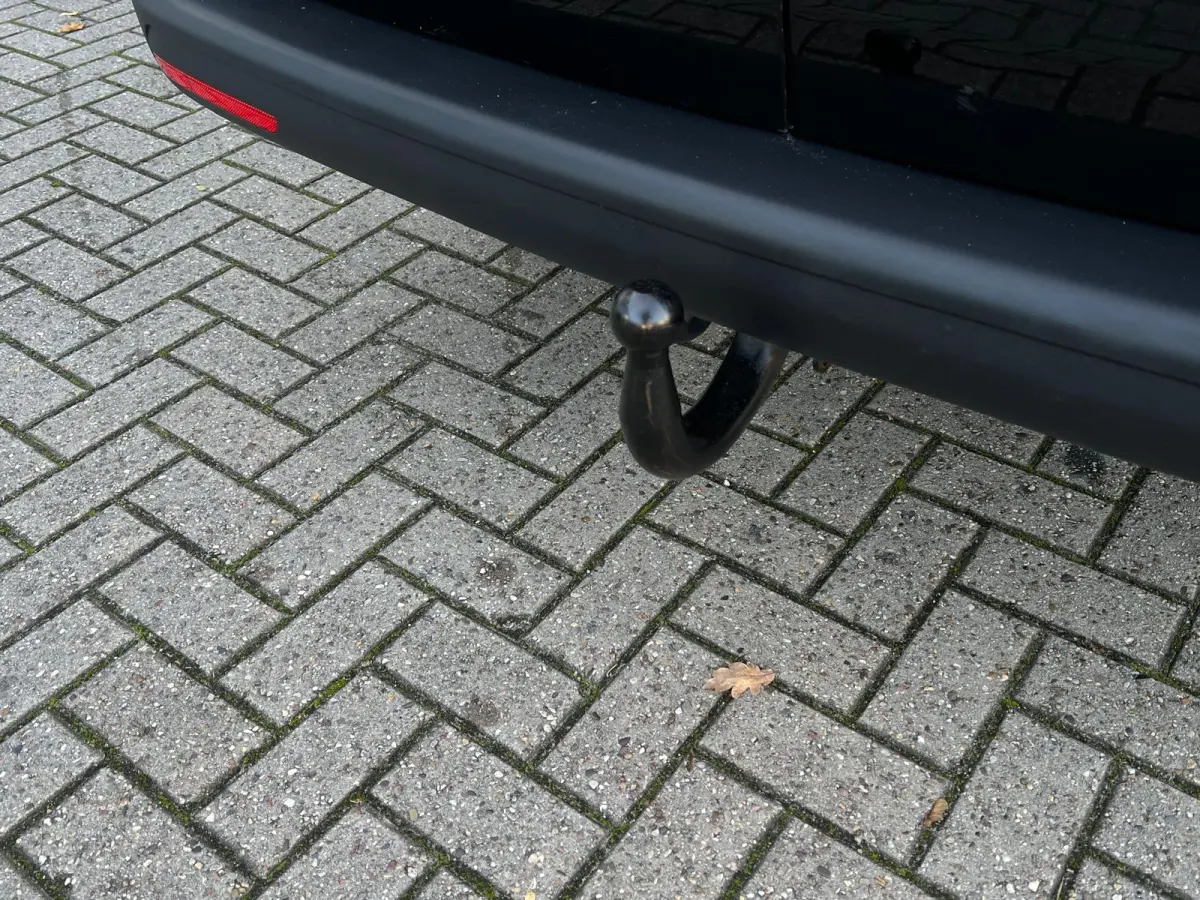 2.0 TDI L2H1 > Trekhaak/Cruise control/17 inch