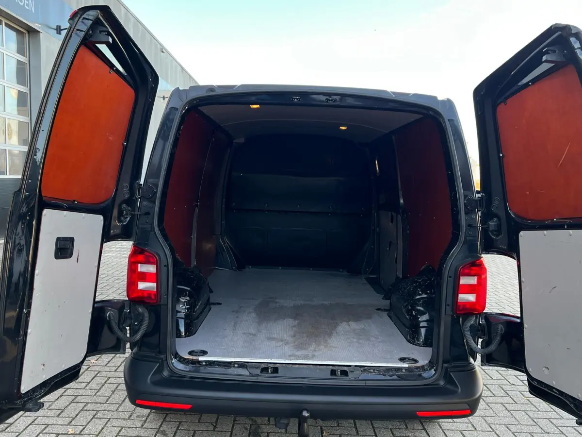 2.0 TDI L2H1 > Trekhaak/Cruise control/17 inch