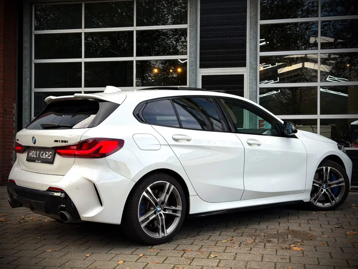 M135i xDrive | PANO | VIRTUAL | KUIPSTOELEN | SFEERVERLICHTING |