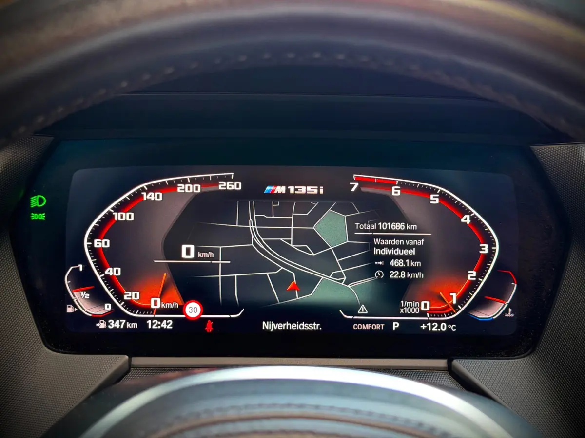M135i xDrive | PANO | VIRTUAL | KUIPSTOELEN | SFEERVERLICHTING |