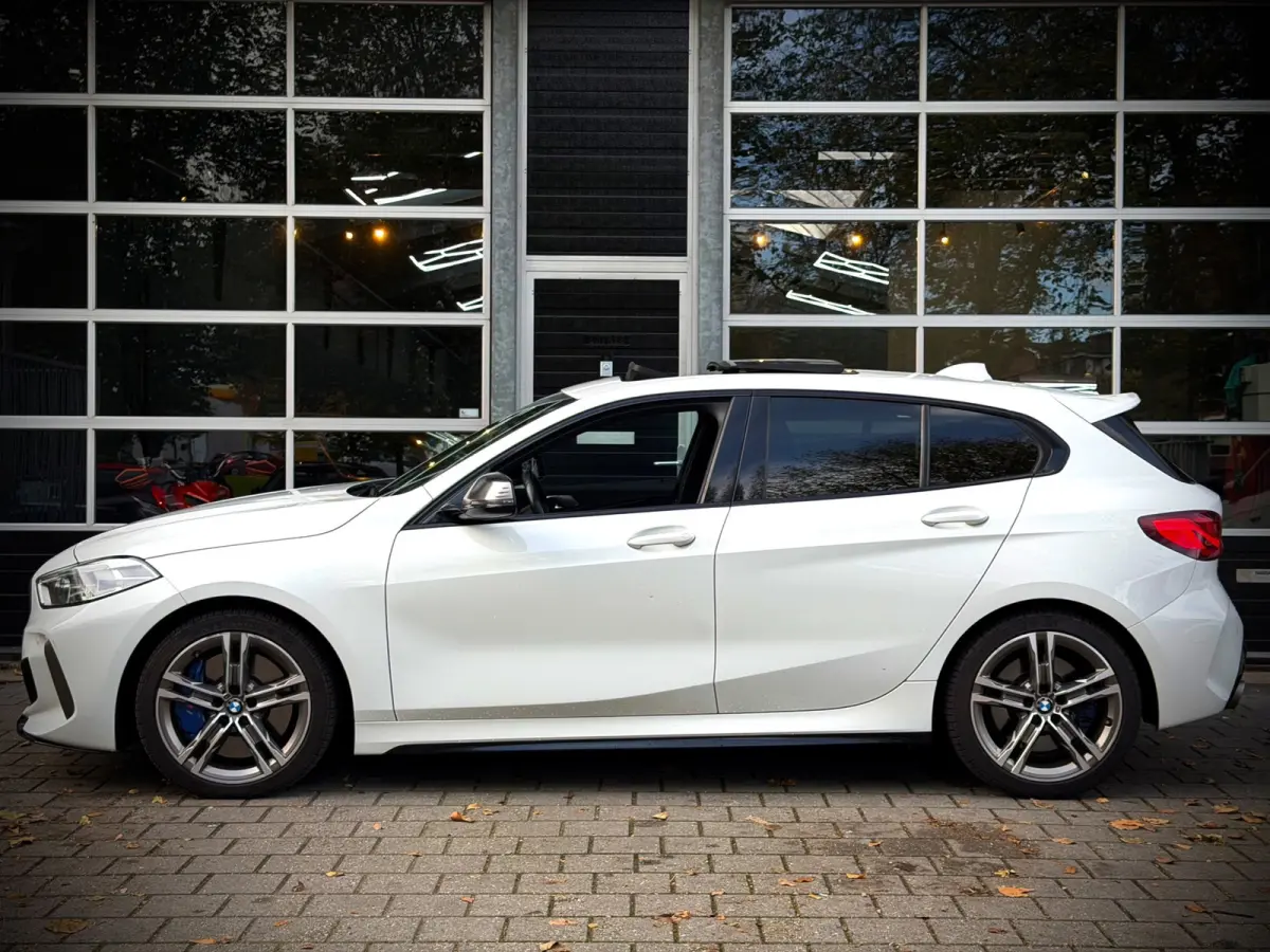 M135i xDrive | PANO | VIRTUAL | KUIPSTOELEN | SFEERVERLICHTING |