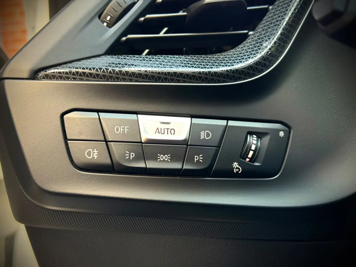 M135i xDrive | PANO | VIRTUAL | KUIPSTOELEN | SFEERVERLICHTING |