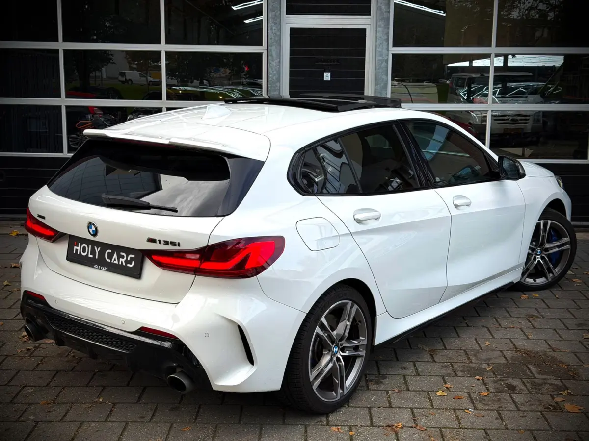 M135i xDrive | PANO | VIRTUAL | KUIPSTOELEN | SFEERVERLICHTING |