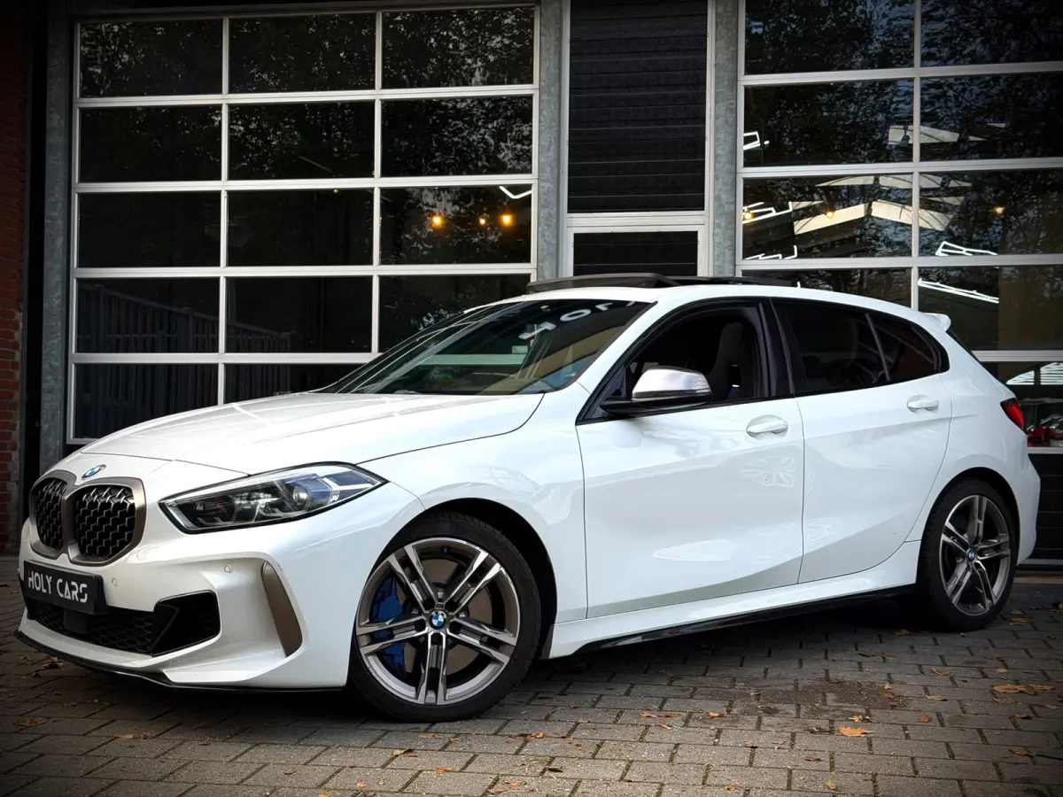 M135i xDrive | PANO | VIRTUAL | KUIPSTOELEN | SFEERVERLICHTING |