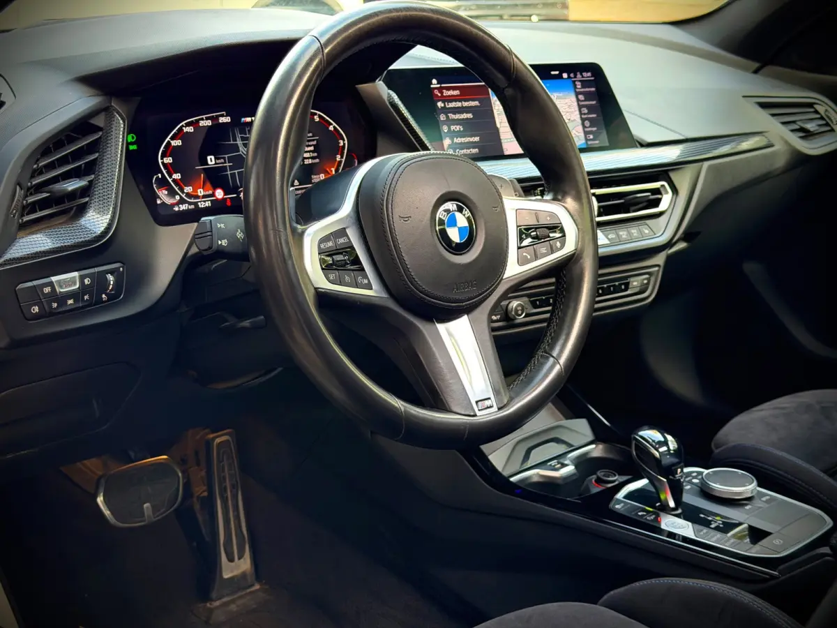 M135i xDrive | PANO | VIRTUAL | KUIPSTOELEN | SFEERVERLICHTING |