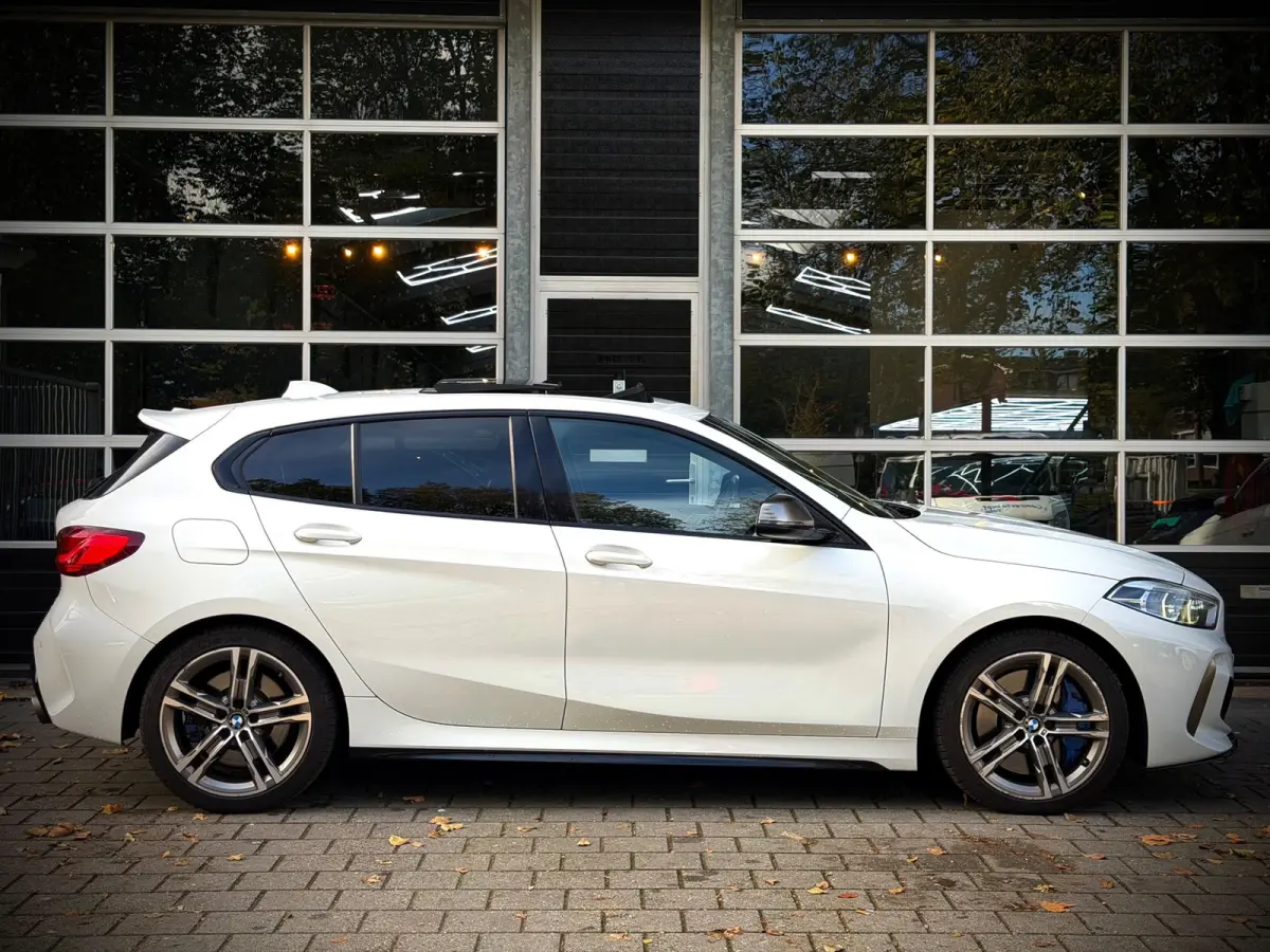 M135i xDrive | PANO | VIRTUAL | KUIPSTOELEN | SFEERVERLICHTING |