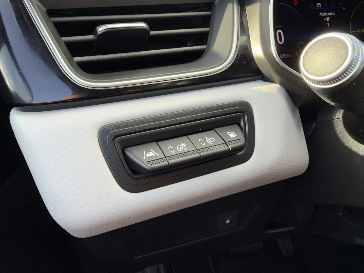 1.6 E-Tech Plug-in Hybrid 160 Intens | Afn. Trekhaak | Panorama | 360 Camera