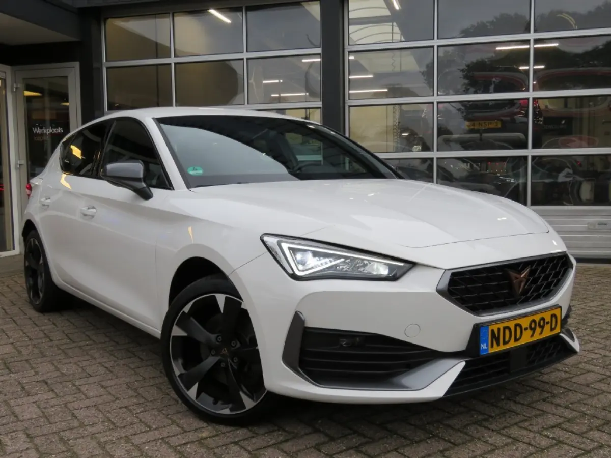 1.4 eHYBRID PHEV / Sportstoelen / Stuurverwarming / 18 Inch / Thuislader / BOVAG garantie
