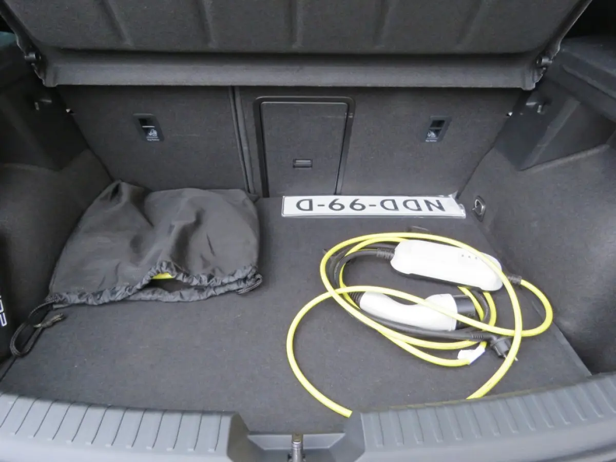 1.4 eHYBRID PHEV / Sportstoelen / Stuurverwarming / 18 Inch / Thuislader / BOVAG garantie