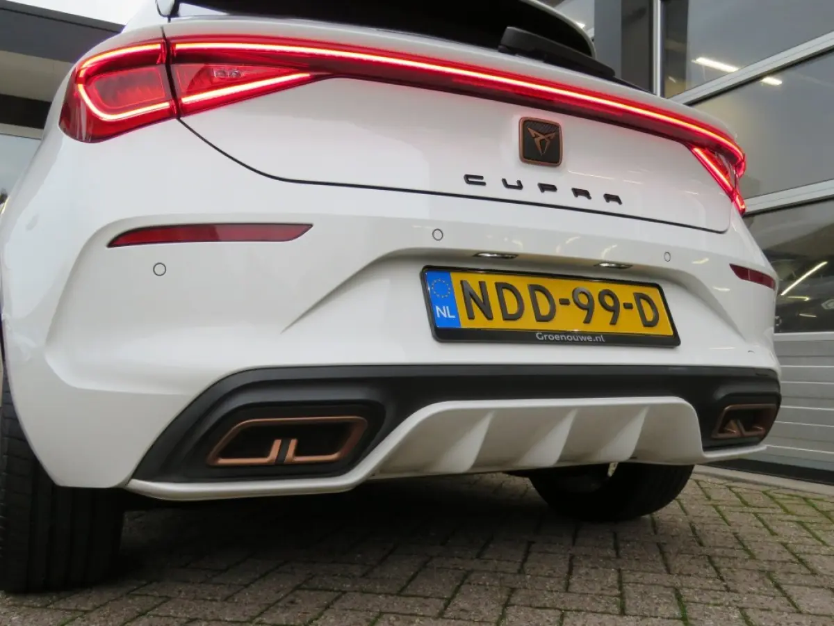 1.4 eHYBRID PHEV / Sportstoelen / Stuurverwarming / 18 Inch / Thuislader / BOVAG garantie