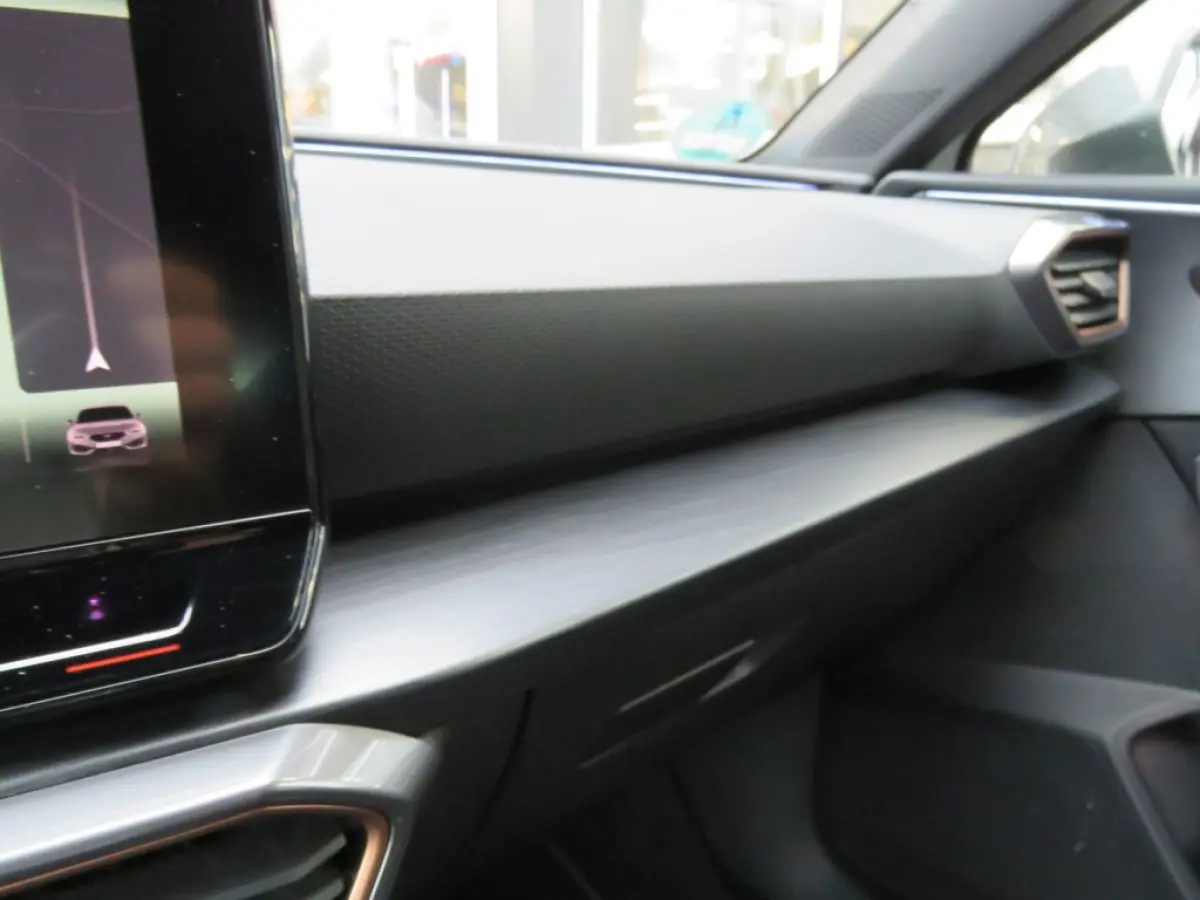 1.4 eHYBRID PHEV / Sportstoelen / Stuurverwarming / 18 Inch / Thuislader / BOVAG garantie