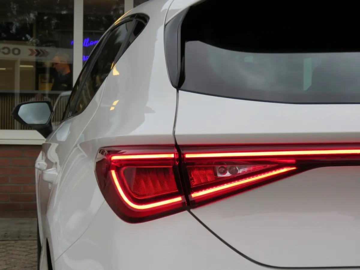 1.4 eHYBRID PHEV / Sportstoelen / Stuurverwarming / 18 Inch / Thuislader / BOVAG garantie