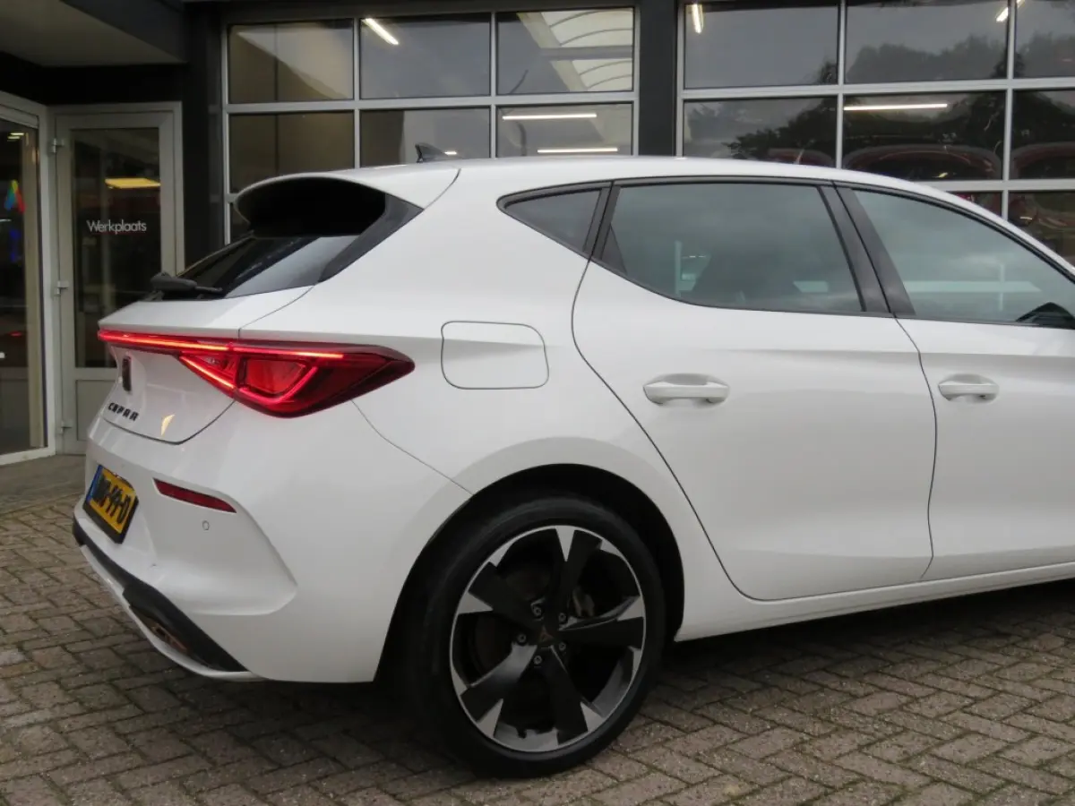 1.4 eHYBRID PHEV / Sportstoelen / Stuurverwarming / 18 Inch / Thuislader / BOVAG garantie