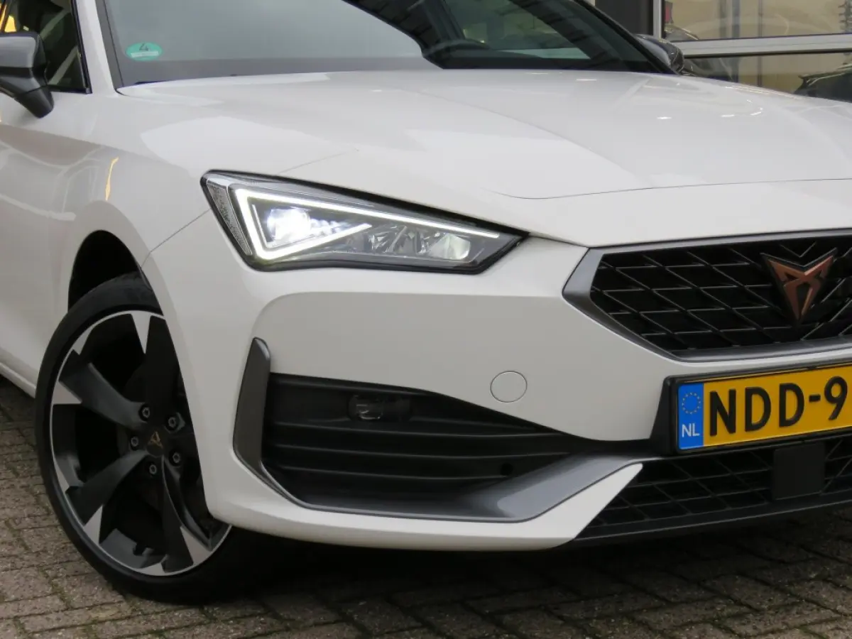 1.4 eHYBRID PHEV / Sportstoelen / Stuurverwarming / 18 Inch / Thuislader / BOVAG garantie
