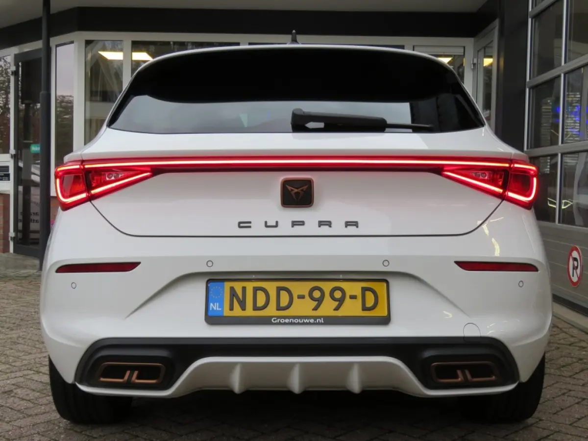 1.4 eHYBRID PHEV / Sportstoelen / Stuurverwarming / 18 Inch / Thuislader / BOVAG garantie