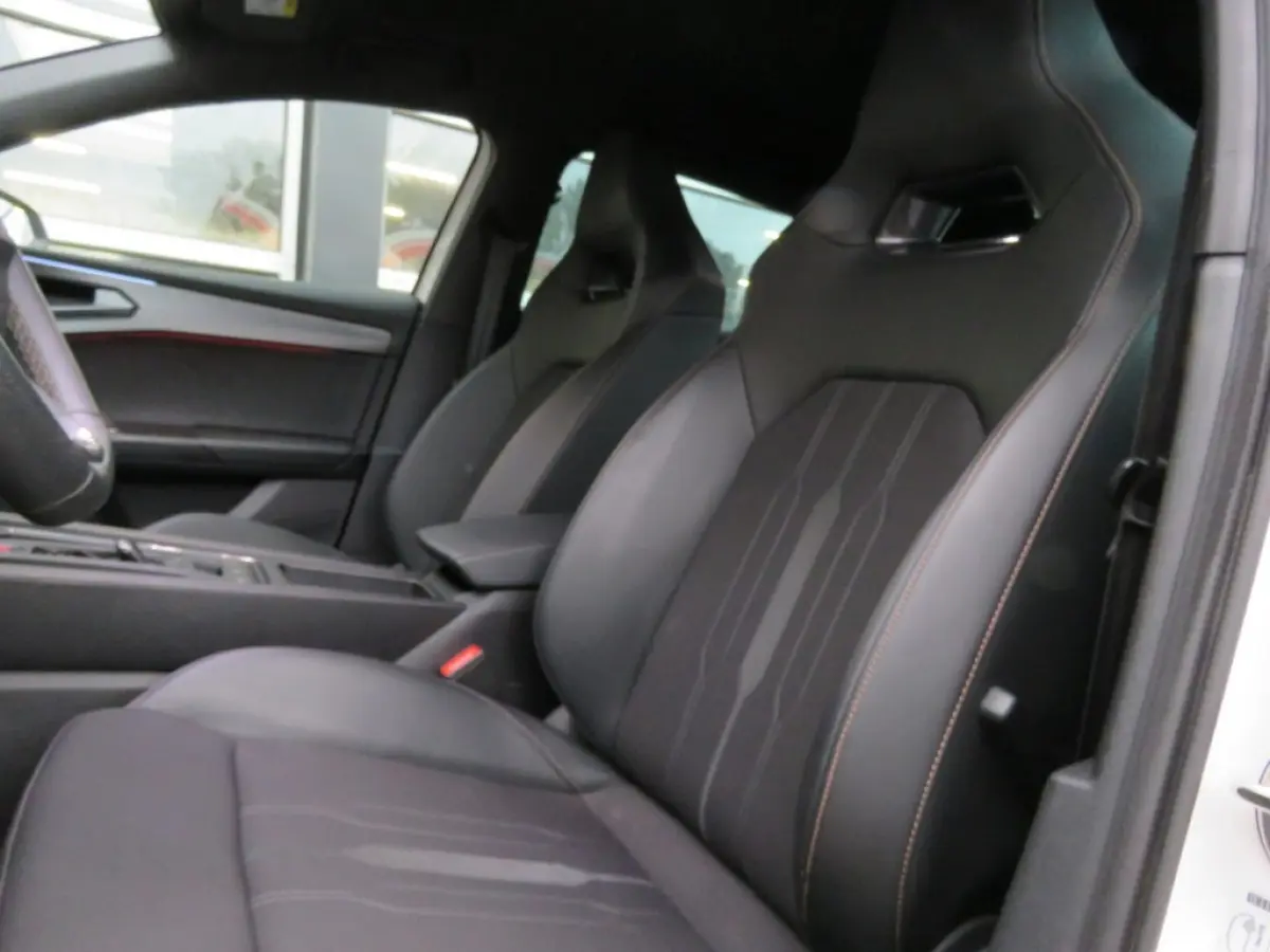 1.4 eHYBRID PHEV / Sportstoelen / Stuurverwarming / 18 Inch / Thuislader / BOVAG garantie