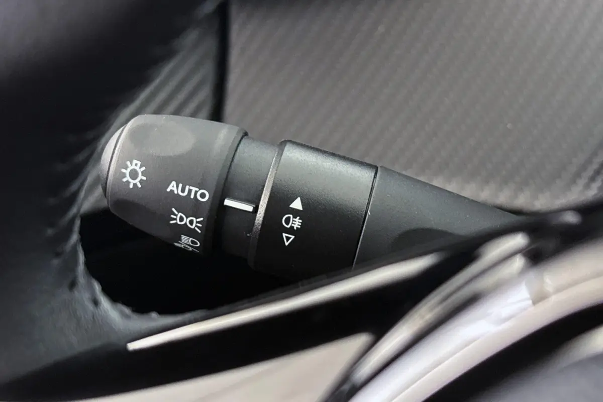 1.2 Hybrid 145 Allure Keyless Camera Clima Adaptive Cruise