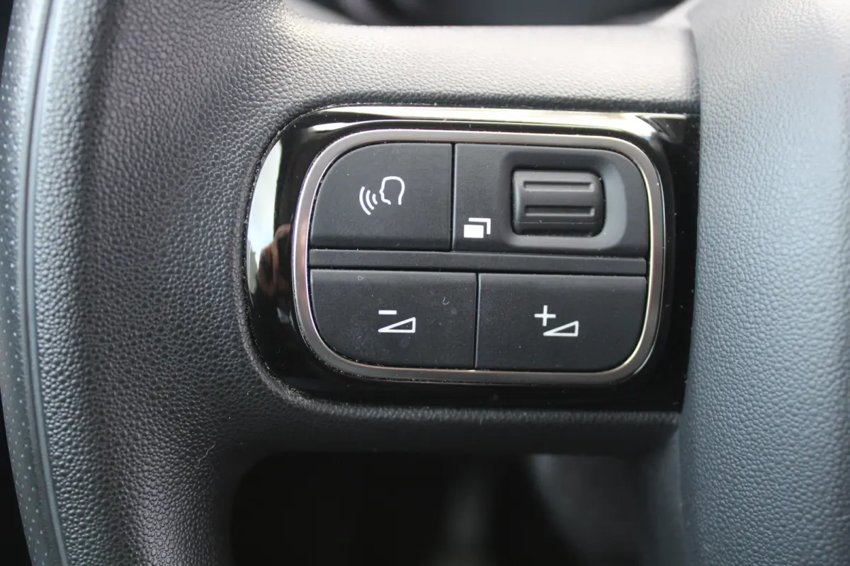 1.6 BlueHDI Driver Premium Sound l Rondom Camera l Cruise control l Regensensor l  Dimlichten automatisch l  Apple Carplay/Android Auto