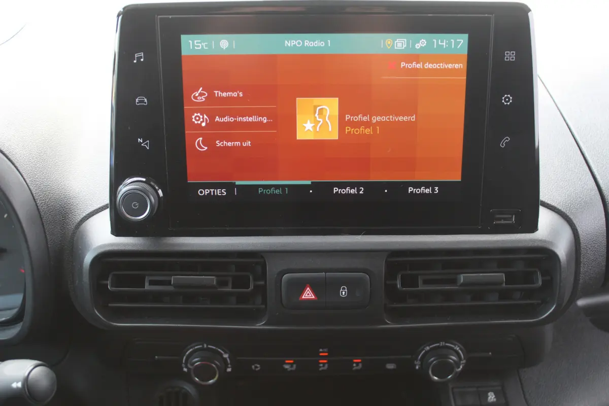 1.6 BlueHDI Driver Premium Sound l Rondom Camera l Cruise control l Regensensor l  Dimlichten automatisch l  Apple Carplay/Android Auto