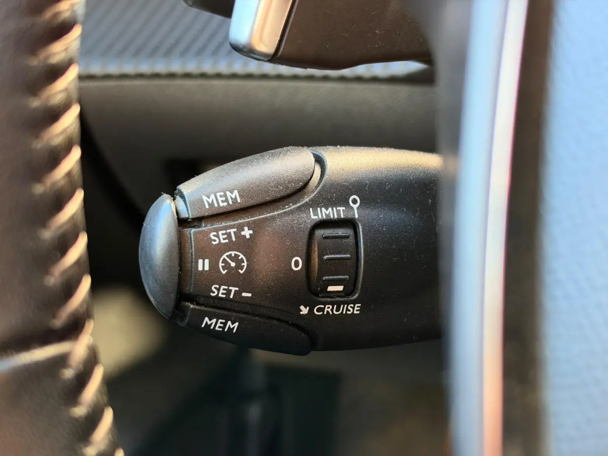 1.2 PureTech Blue Lease Active | Airco | Navigatie | Parkeersensoren | Apple Carplay/Android Auto