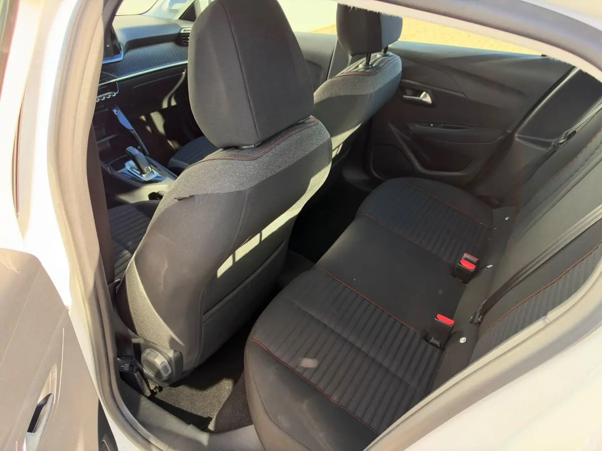 1.2 PureTech Blue Lease Active | Airco | Navigatie | Parkeersensoren | Apple Carplay/Android Auto