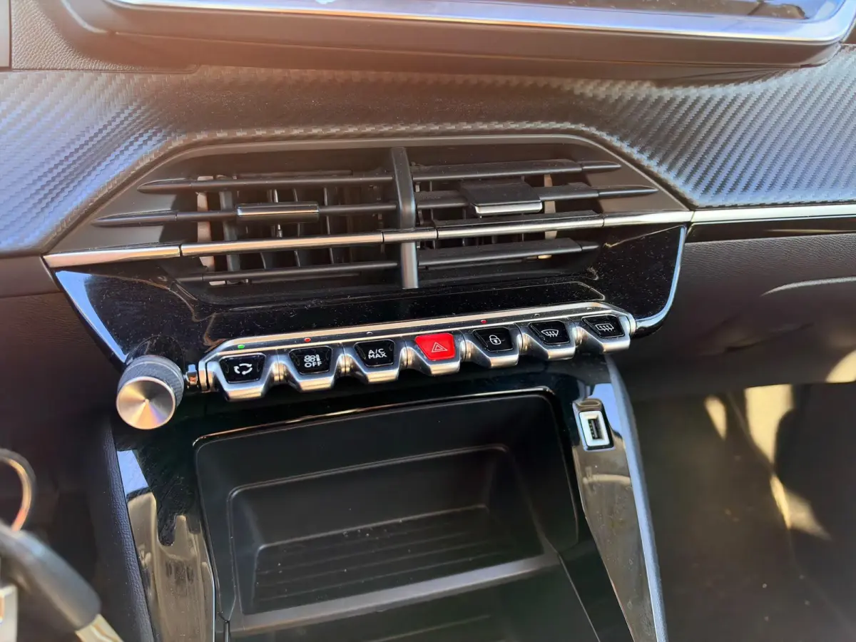 1.2 PureTech Blue Lease Active | Airco | Navigatie | Parkeersensoren | Apple Carplay/Android Auto