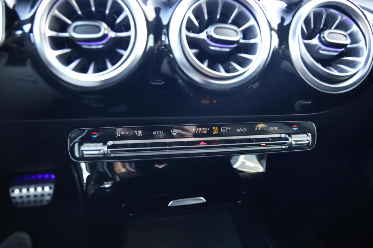 180 Premium|AMG|Widescreen|Sportstoelen|Camera|Stoelverwarming