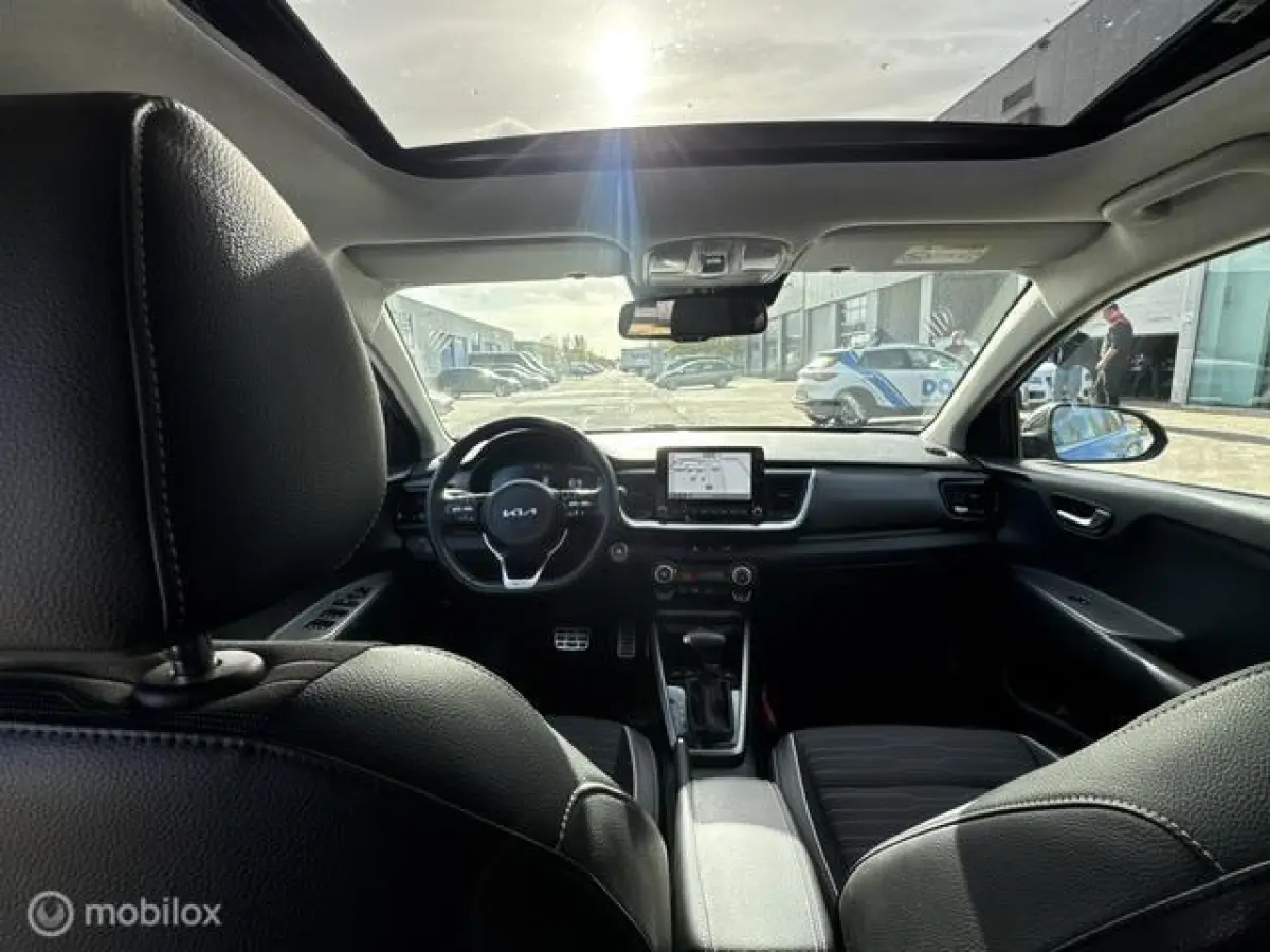 1.0T MHEV GT-Line Automaat Luxe GT-Line uitvoering , Stoel & Stuur verwarming , Dodehoek detectie , Smartkey enrty , Navigatie , Camera , Parkeerhulp Voor & Achter , Two tone , Priveglas ,Ke