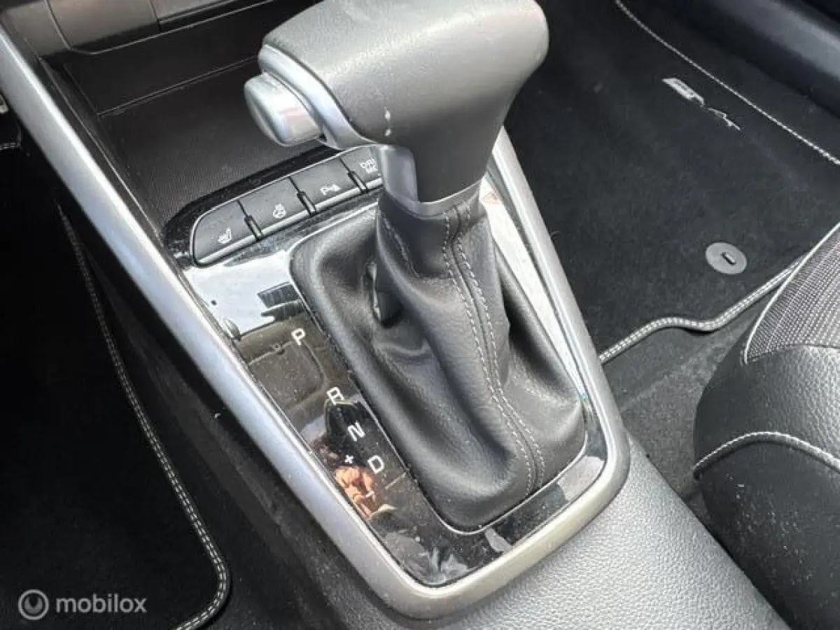 1.0T MHEV GT-Line Automaat Luxe GT-Line uitvoering , Stoel & Stuur verwarming , Dodehoek detectie , Smartkey enrty , Navigatie , Camera , Parkeerhulp Voor & Achter , Two tone , Priveglas ,Ke