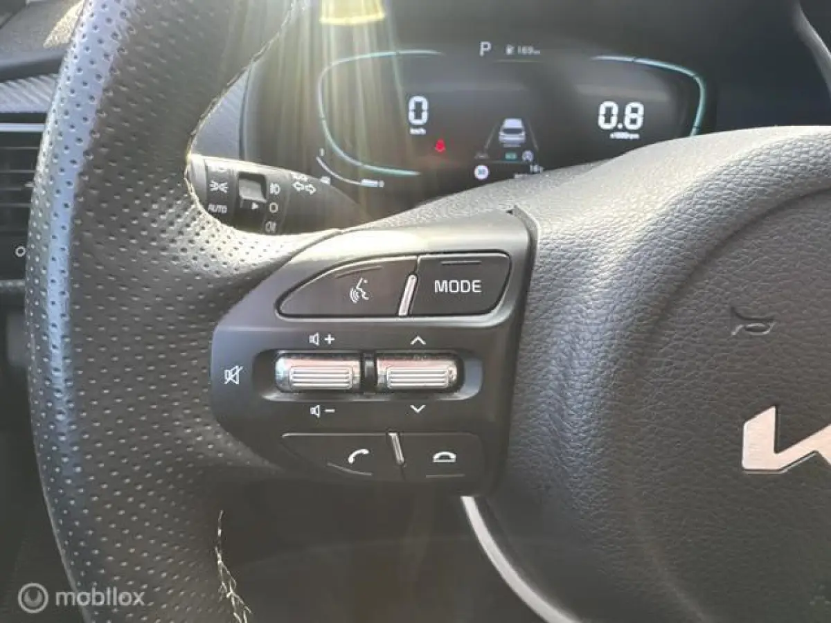 1.0T MHEV GT-Line Automaat Luxe GT-Line uitvoering , Stoel & Stuur verwarming , Dodehoek detectie , Smartkey enrty , Navigatie , Camera , Parkeerhulp Voor & Achter , Two tone , Priveglas ,Ke