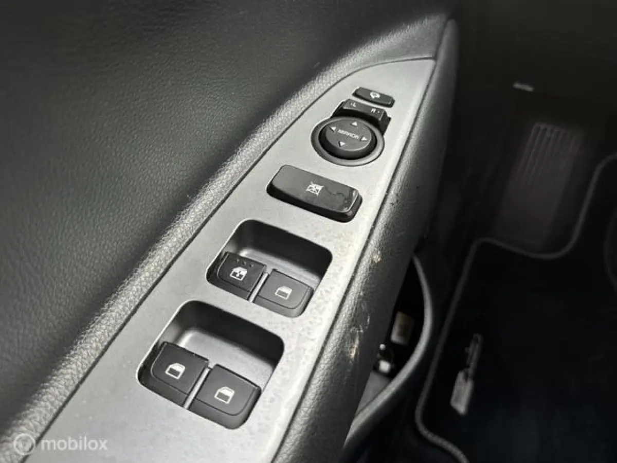 1.0T MHEV GT-Line Automaat Luxe GT-Line uitvoering , Stoel & Stuur verwarming , Dodehoek detectie , Smartkey enrty , Navigatie , Camera , Parkeerhulp Voor & Achter , Two tone , Priveglas ,Ke