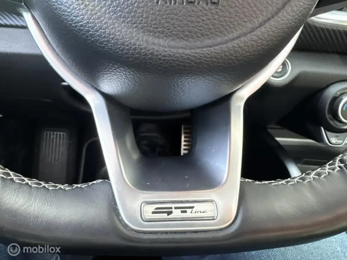1.0T MHEV GT-Line Automaat Luxe GT-Line uitvoering , Stoel & Stuur verwarming , Dodehoek detectie , Smartkey enrty , Navigatie , Camera , Parkeerhulp Voor & Achter , Two tone , Priveglas ,Ke