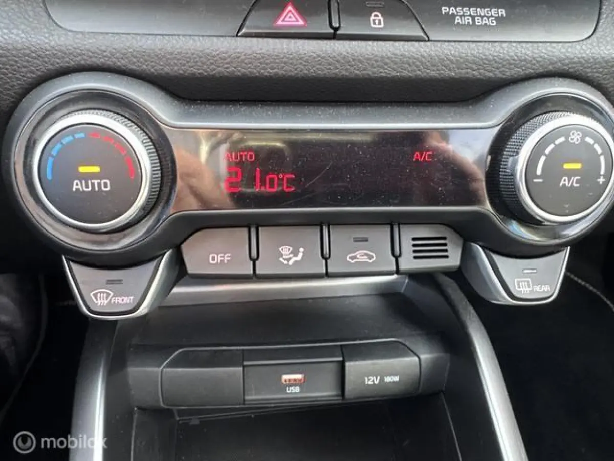 1.0T MHEV GT-Line Automaat Luxe GT-Line uitvoering , Stoel & Stuur verwarming , Dodehoek detectie , Smartkey enrty , Navigatie , Camera , Parkeerhulp Voor & Achter , Two tone , Priveglas ,Ke