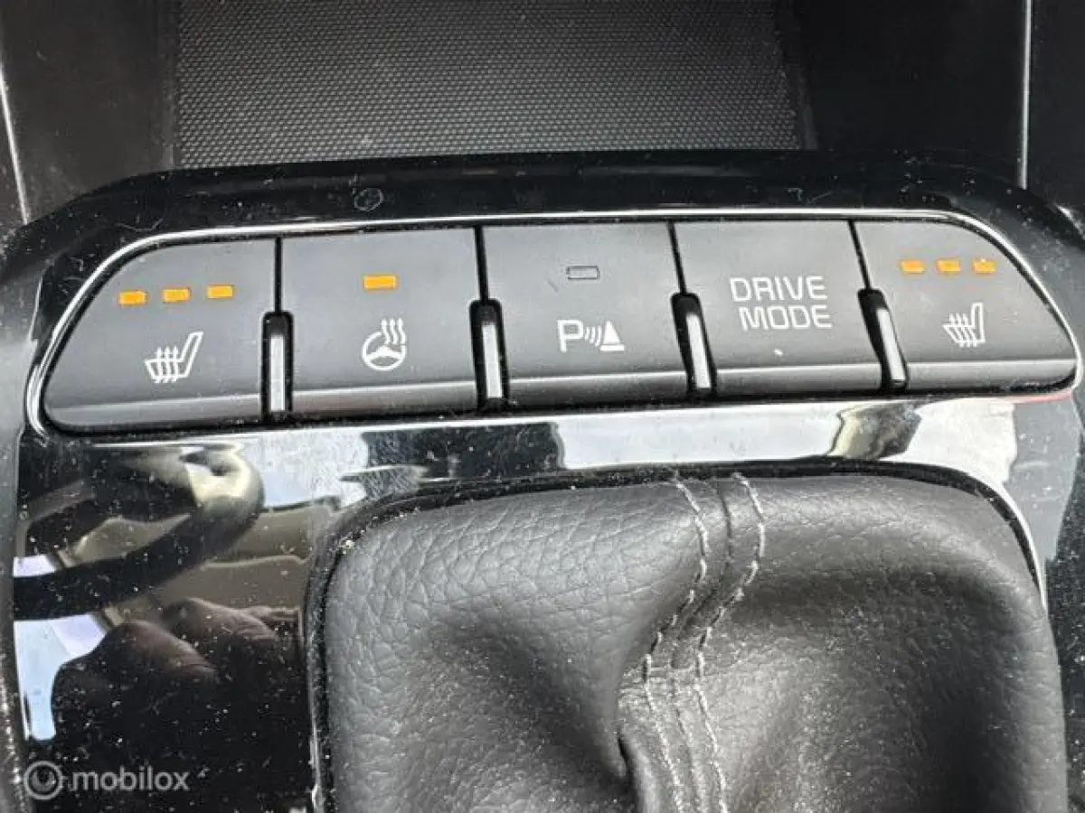 1.0T MHEV GT-Line Automaat Luxe GT-Line uitvoering , Stoel & Stuur verwarming , Dodehoek detectie , Smartkey enrty , Navigatie , Camera , Parkeerhulp Voor & Achter , Two tone , Priveglas ,Ke