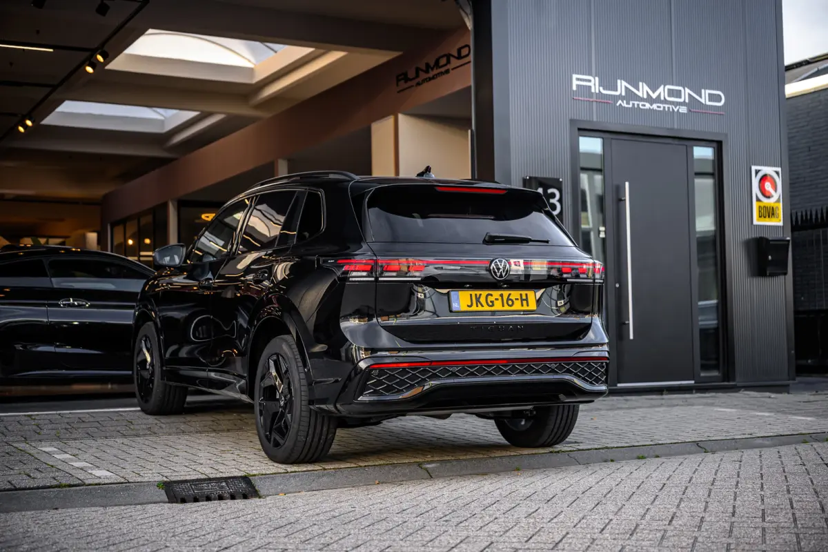 1.5 eHybrid R-Line Edition 272 Pk|Massage |Pano |Trekhaak|360-Camera| Acc | Lane-Assist