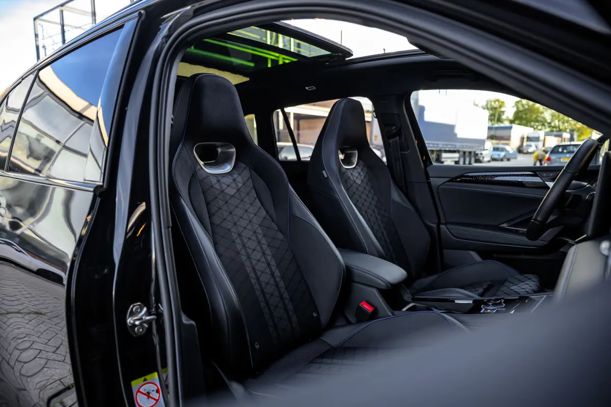 1.5 eHybrid R-Line Edition 272 Pk|Massage |Pano |Trekhaak|360-Camera| Acc | Lane-Assist