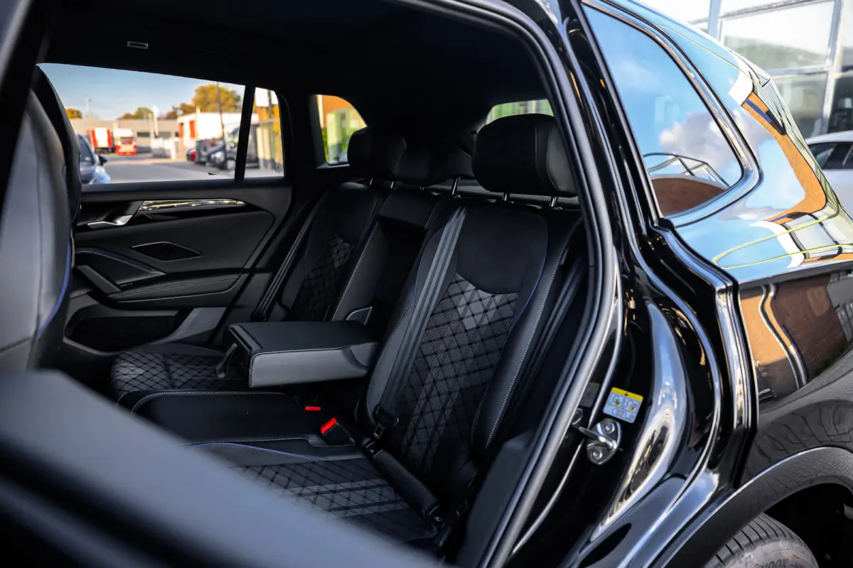 1.5 eHybrid R-Line Edition 272 Pk|Massage |Pano |Trekhaak|360-Camera| Acc | Lane-Assist