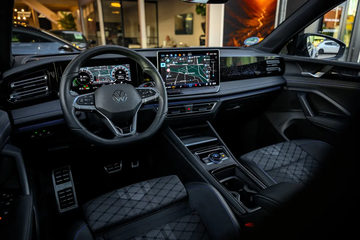 1.5 eHybrid R-Line Edition 272 Pk|Massage |Pano |Trekhaak|360-Camera| Acc | Lane-Assist