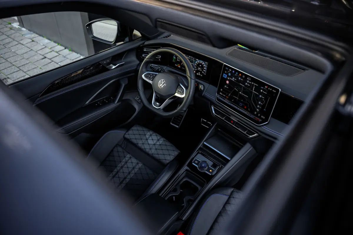 1.5 eHybrid R-Line Edition 272 Pk|Massage |Pano |Trekhaak|360-Camera| Acc | Lane-Assist