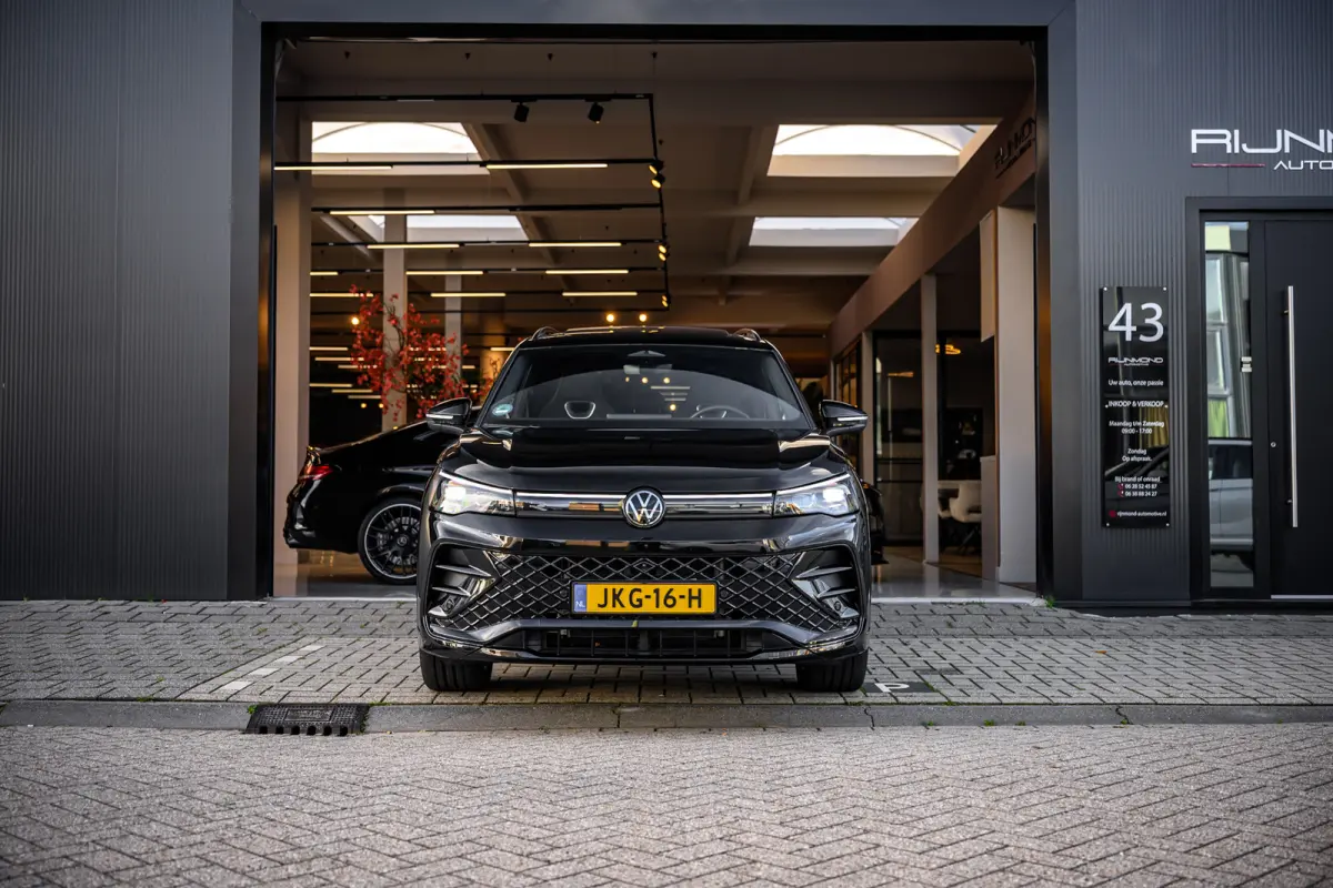 1.5 eHybrid R-Line Edition 272 Pk|Massage |Pano |Trekhaak|360-Camera| Acc | Lane-Assist