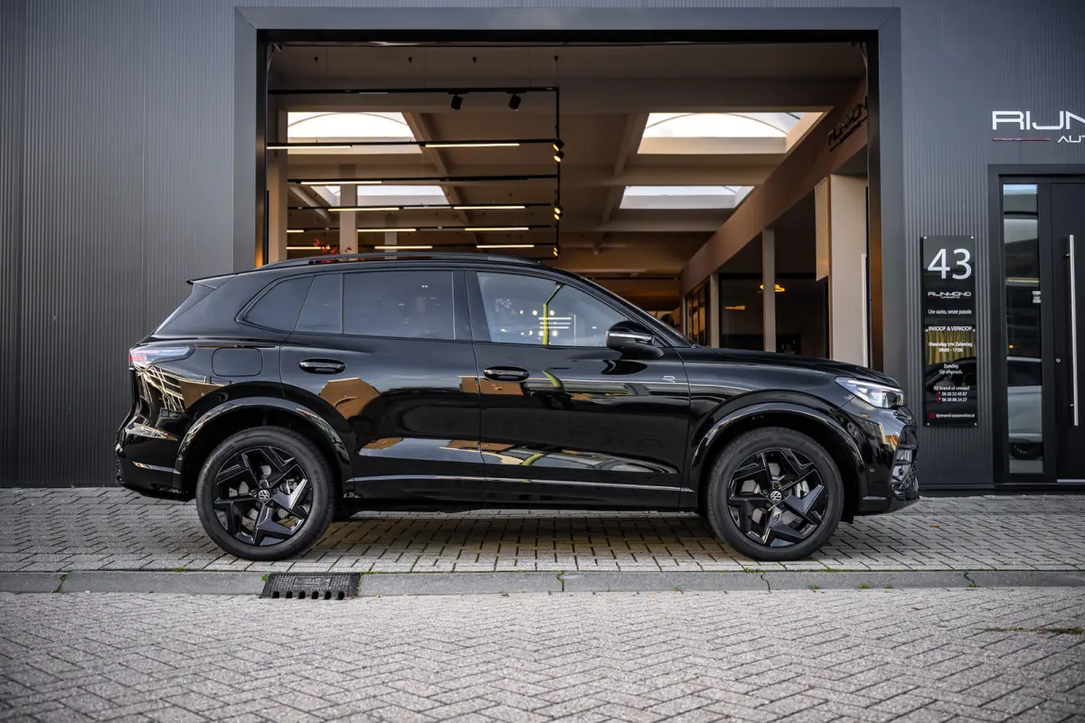 1.5 eHybrid R-Line Edition 272 Pk|Massage |Pano |Trekhaak|360-Camera| Acc | Lane-Assist