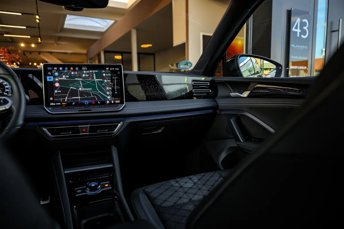 1.5 eHybrid R-Line Edition 272 Pk|Massage |Pano |Trekhaak|360-Camera| Acc | Lane-Assist