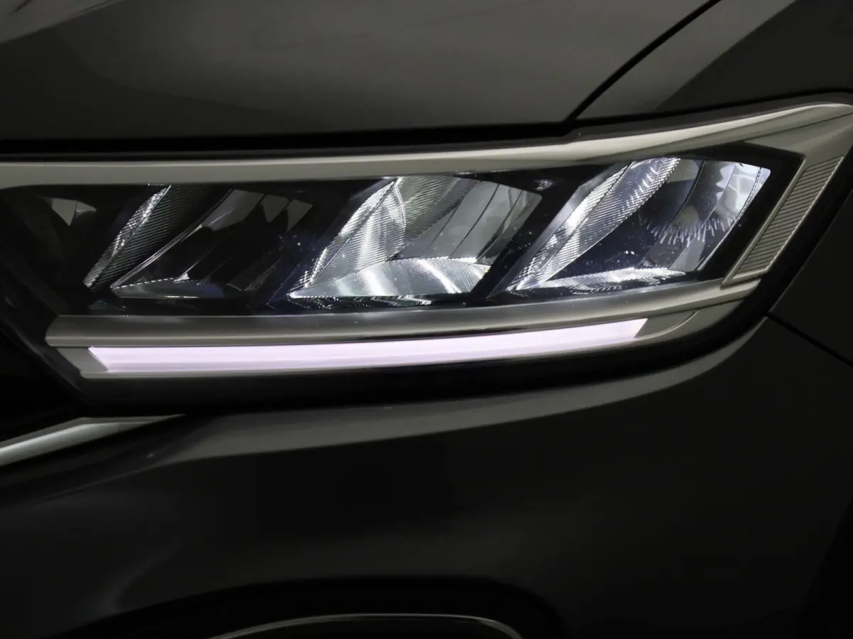 1.0 TSI Life 110 PK| Origineel Nederlands | 1e Eigenaar | Dealeronderhouden | Navigatie | Parkeersensoren | Climatronic | LED Koplampen | Digitale Cockpit | Apple Carplay