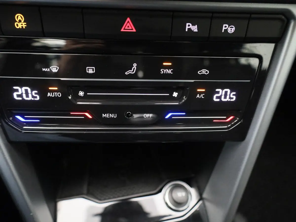 1.0 TSI Life 110 PK| Origineel Nederlands | 1e Eigenaar | Dealeronderhouden | Navigatie | Parkeersensoren | Climatronic | LED Koplampen | Digitale Cockpit | Apple Carplay