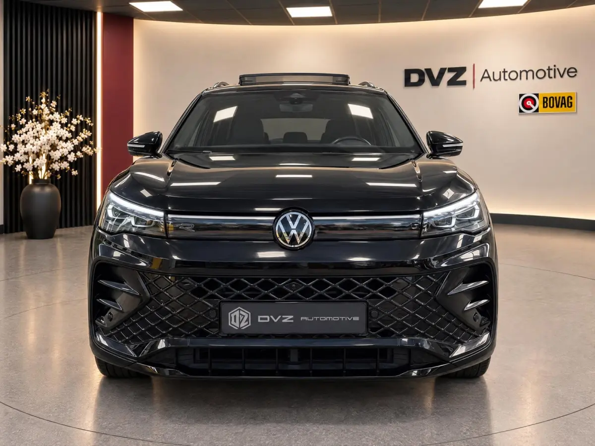1.5 eHybrid R-Line Edition | Pano | Surround view | Black pack | H/K Sound | Trekhaak | BTW